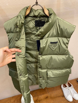 Пуховый жилет Prada