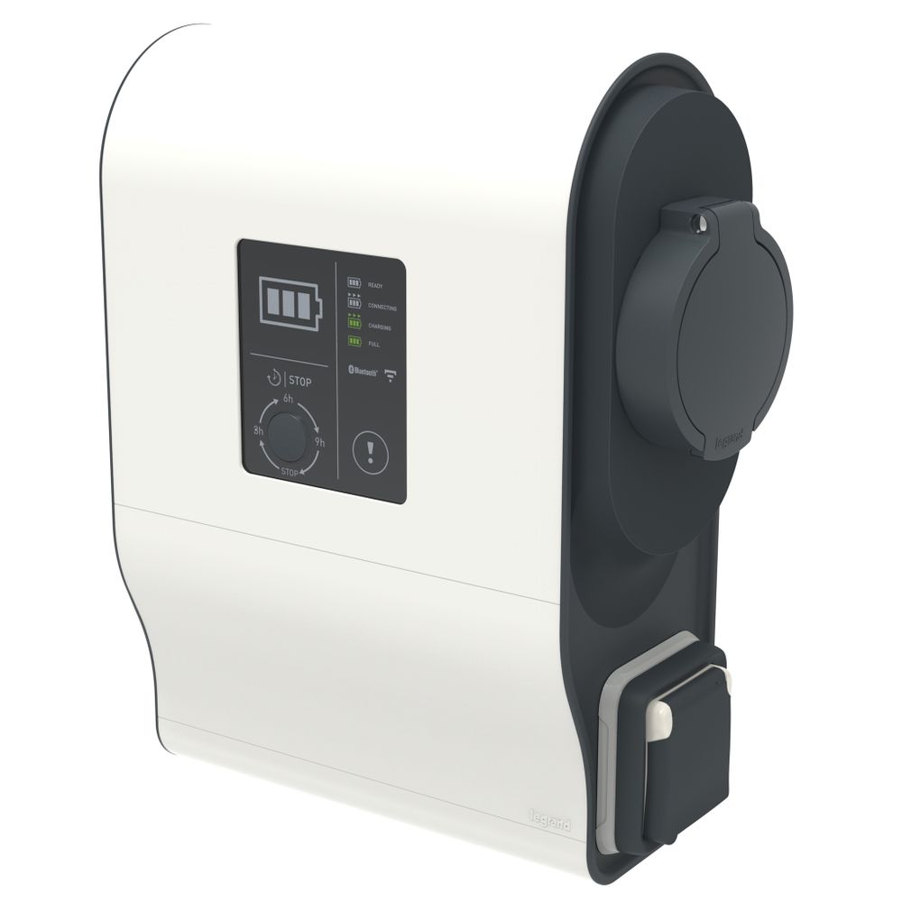 Пластиковая однофазная зарядная станция Legrand Green'up Premium, 3.7/4,6 кВт, 16/20 A (0 590 30)