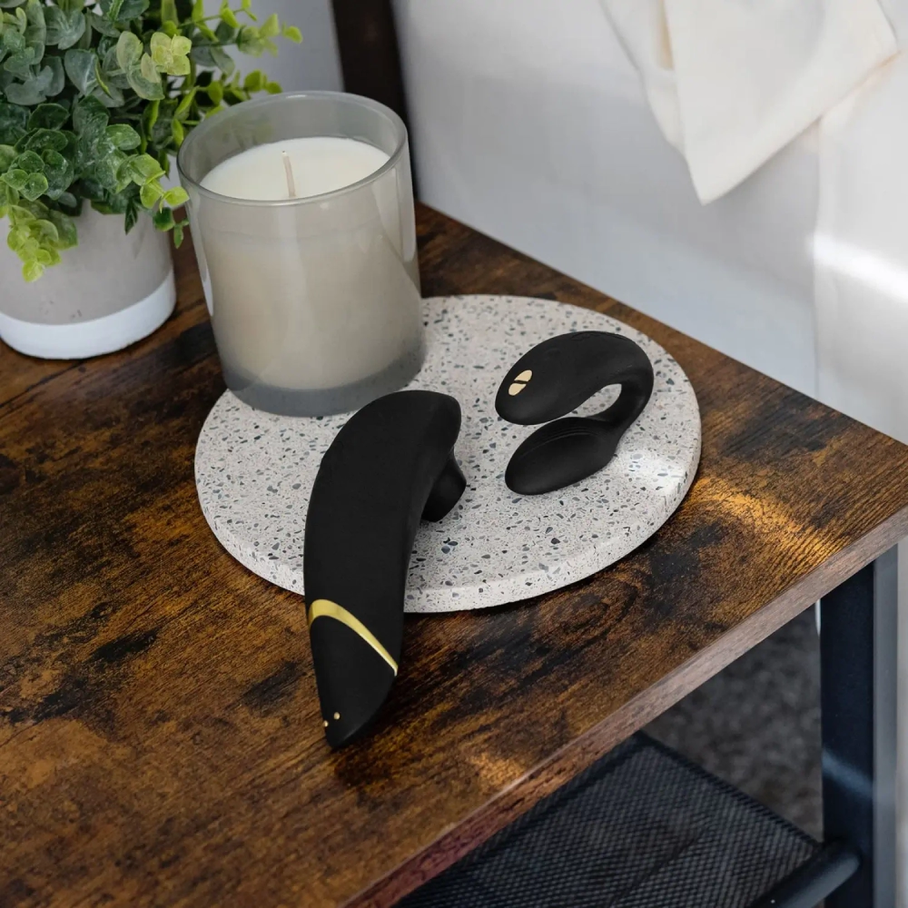 Набор для пар Golden Moments Limited Edition: Womanizer Premium 2 + We-Vibe Chorus