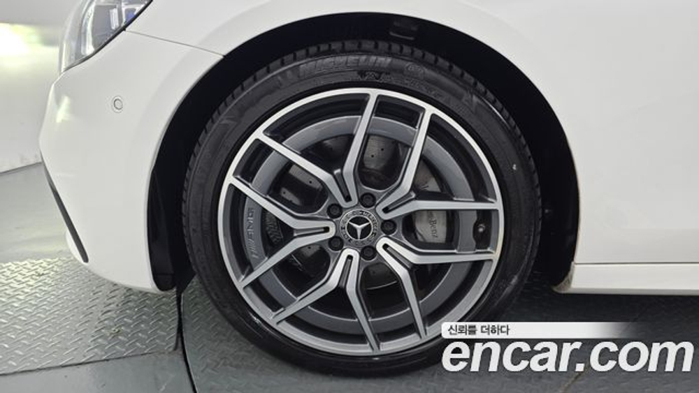 Mercedes-Benz E-Class E220d 4MATIC AMG Line — 2021