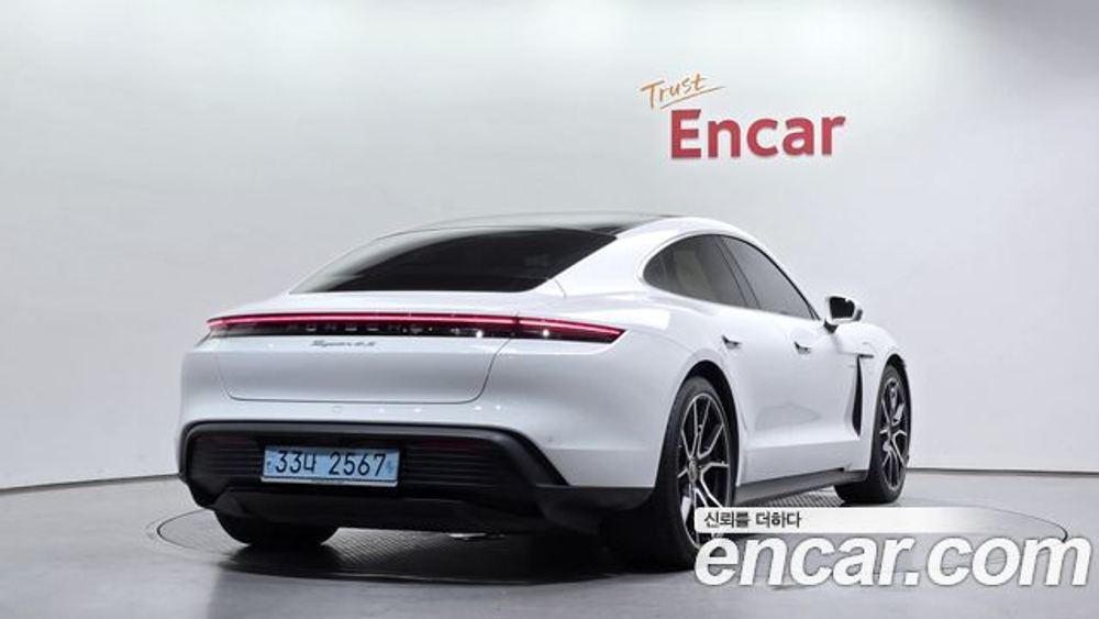 Porsche Taycan 4S — 2024