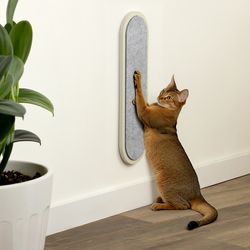 Когтеточка настенная Штрих бежевого цвета из коллекции Pets Essential