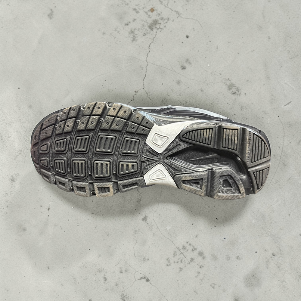 Nike Initiator • Black Metallic