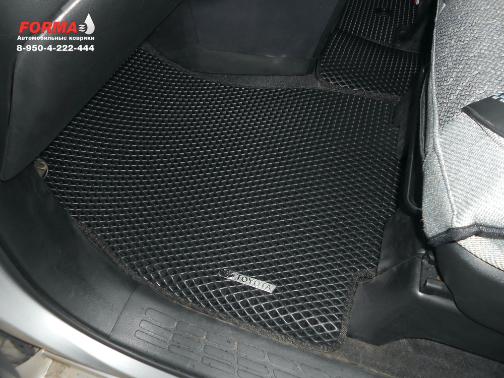 Toyota Noah 3 поколение ZRR80 (2014 - н.в.) правый руль, без прохода
