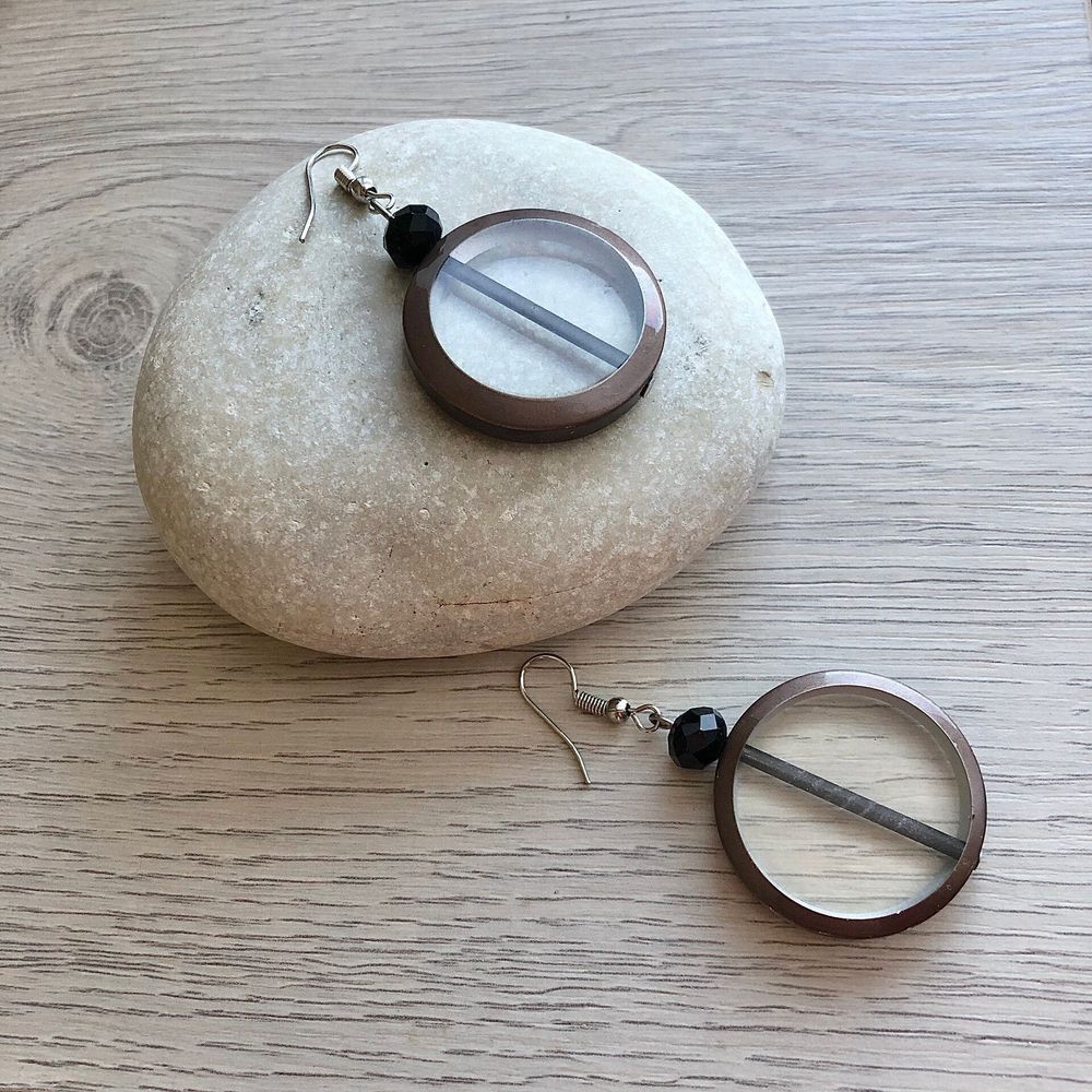 Серьги из пластика. Замок петля.