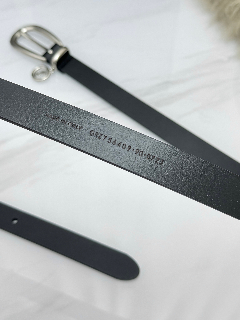Женский ремень Saint Laurent 2,0 см — чёрный с подвеской и серебристой пряжкой — фото 3