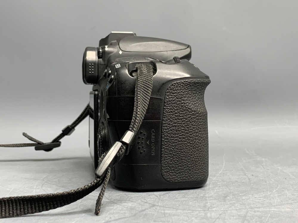 Canon 60D Body 96.250 кадров, на кнопки джостика нужно нажимать сильнее обычного