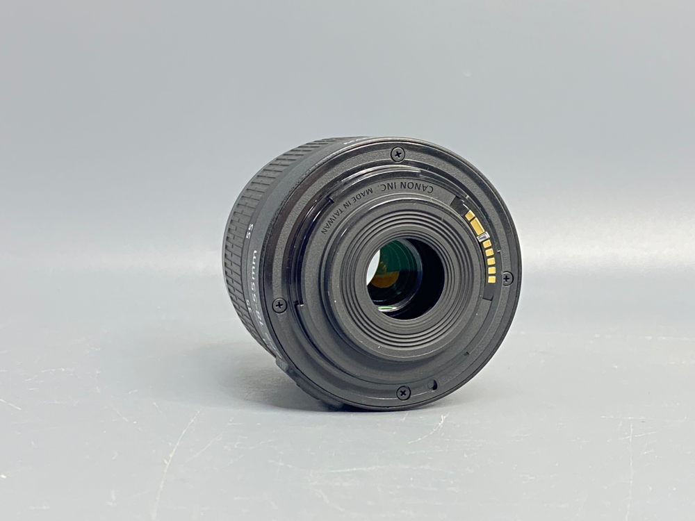 Canon EOS 2000D Kit 18-55mm 3.5-5.6 III 2.150 Кадров