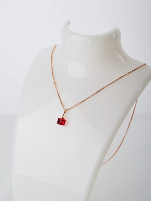 Кулон-кубик Миражи с красным кристаллом Swarovski