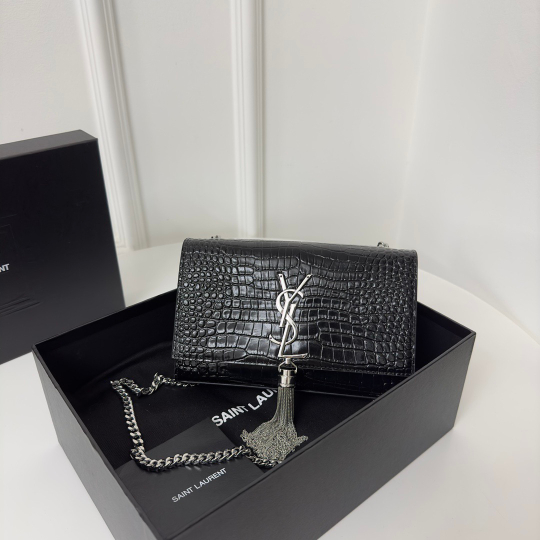 KATE SMALL ИЗ КОЖИ С ТИСНЕНИЕМ КРОКОДИЛА
