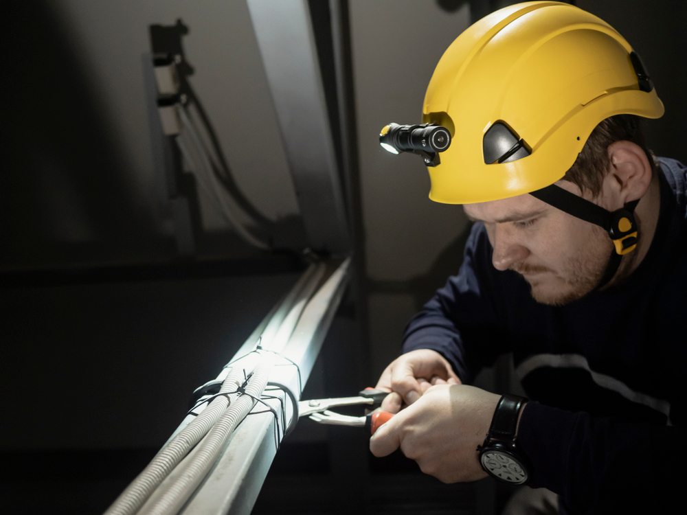 Крепление на строительную каску от Petzl AHM-03