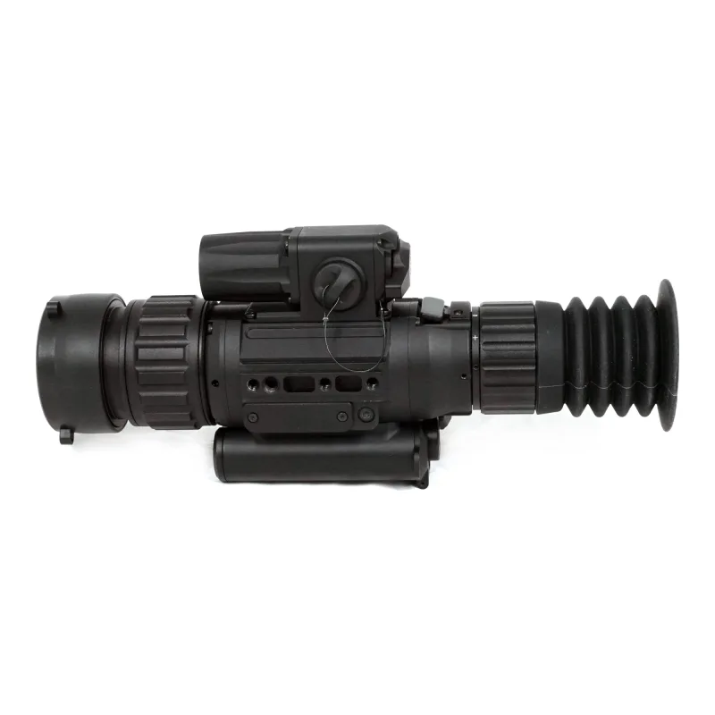 Тепловизионный прицел FORTUNA General 2 50L3 R LRF 1500/ Фортуна Генерал 2 50Л 3 Р ЛРФ - вид сбоку со стороны батарейного ...
