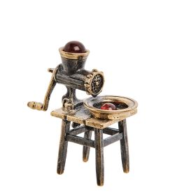 Народные промыслы AM-3015 Фигурка «Мясорубка» (латунь, янтарь)