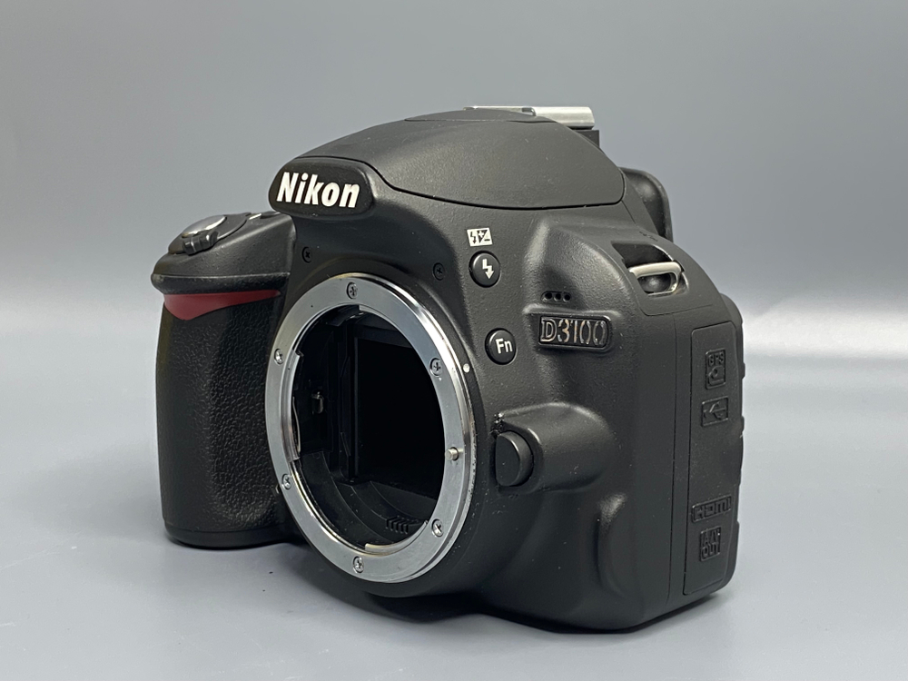 Nikon D3100 — залипает затвор