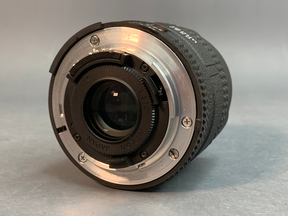 Nikon 16mm f/2.8D AF Fisheye-Nikkor, потертости на передней линзе