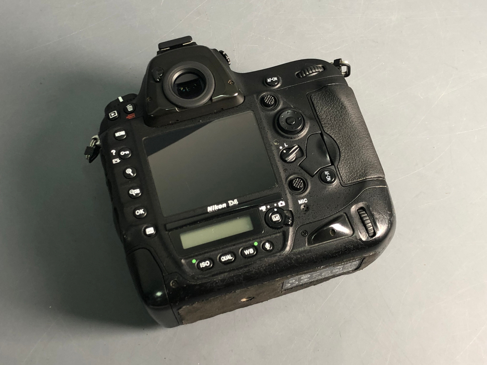 Nikon D4 700.000 кадров