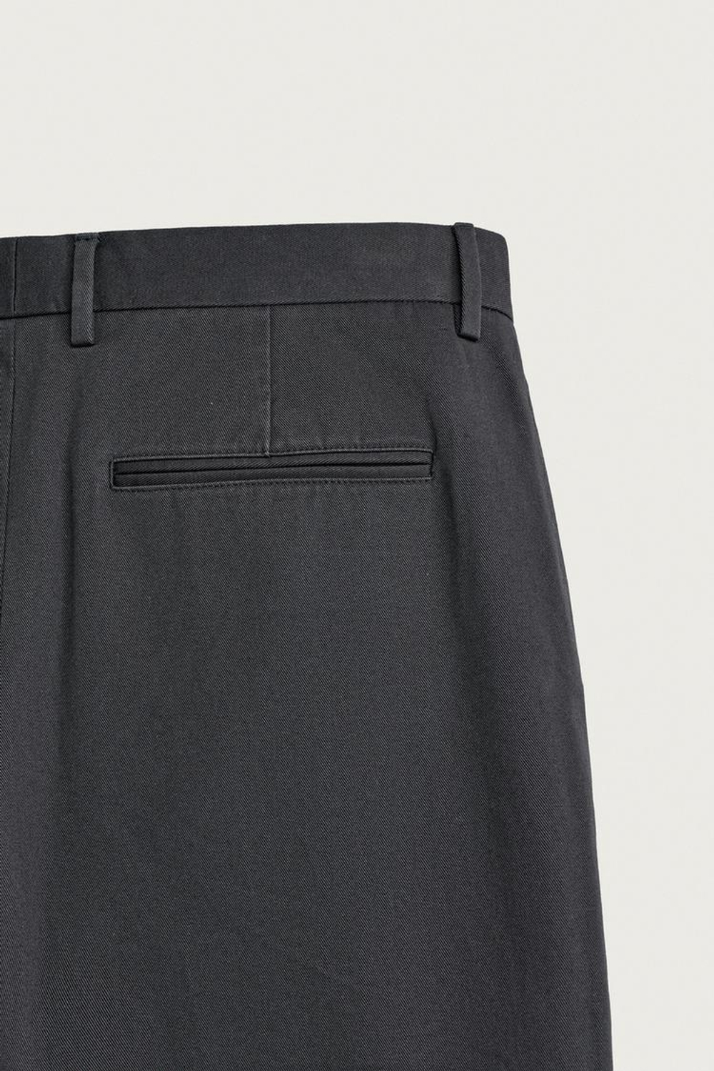 ZARA X AARON LEVINE БРЮКИ ЧИНОС СО СКЛАДКАМИ, ЧЕРНЫЙ