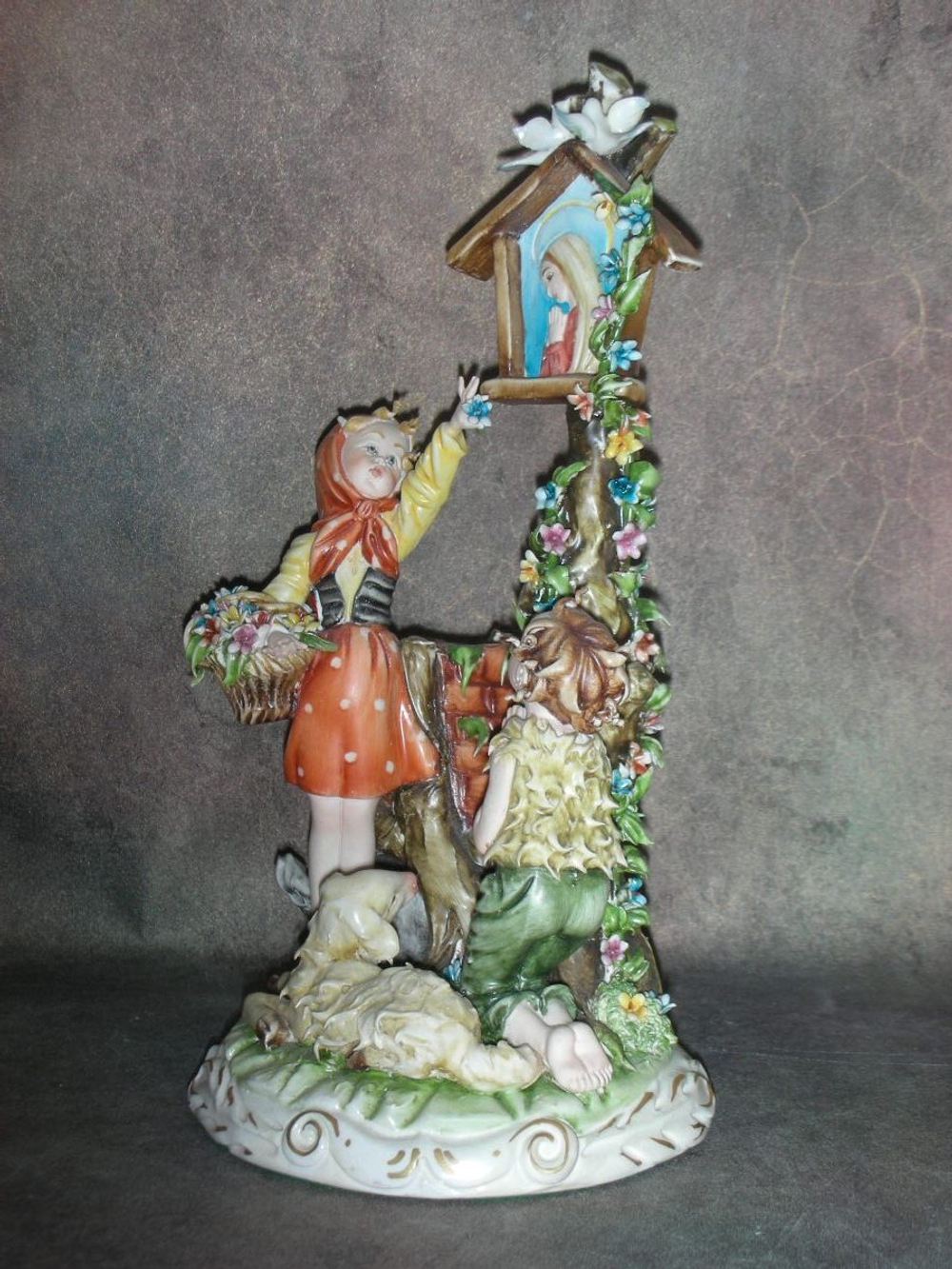 Статуэтка. Фарфор. Молитва. Capodimonte. Италия