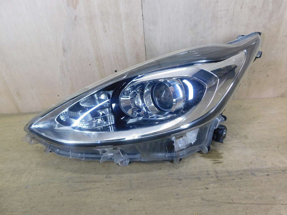 фара левая Toyota Aqua NHP10 52-293