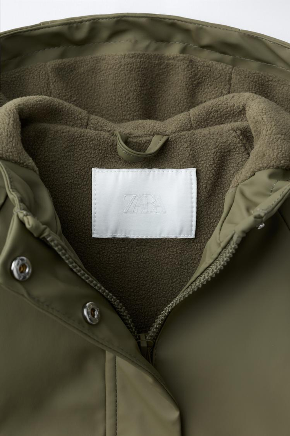 ZARA ПРОРЕЗИНЕННЫЙ ОДНОТОННЫЙ ДОЖДЕВИК WATER RESISTANT, МЯГКИЙ ЗЕЛЕНЫЙ