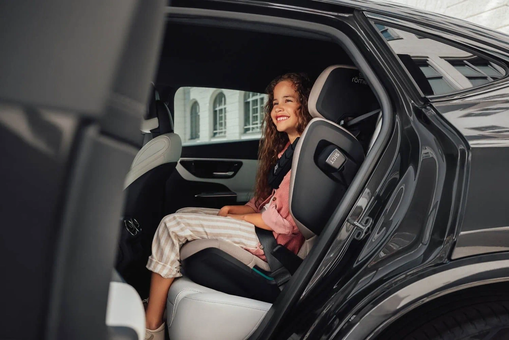 Автокресло 2/3 Britax Roemer KIDFIX PRO i-SIZE Classic Space Black, 3,5 до 12 лет, 15-36 кг (100-150 см), isofix, черный