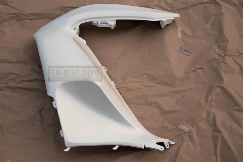 64502-KWN-902ZB. COVER, L. FR. *NHA87P*. White. Honda PCX. (NHA87P PEARL HIMALAYAS WHITE)
