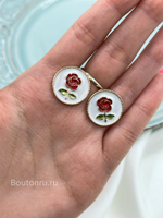 Серьги гвоздики с розой и белой эмалью