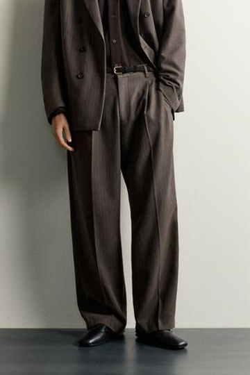 ZARA КОСТЮМНЫЕ БРЮКИ В ТОНКУЮ ПОЛОСКУ СО СКЛАДКАМИ, КОРИЧНЕВЫЙ