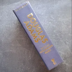 The Ultimate Hitchhiker's Guide: Six Stories by Douglas Adams (Б/У)