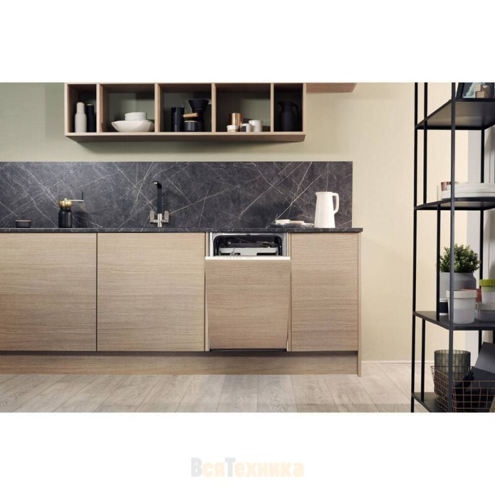Встраиваемая посудомоечная машина Hotpoint HSIE 2B0 C