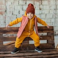 Жилет стеганый с капюшоном "Терракот"