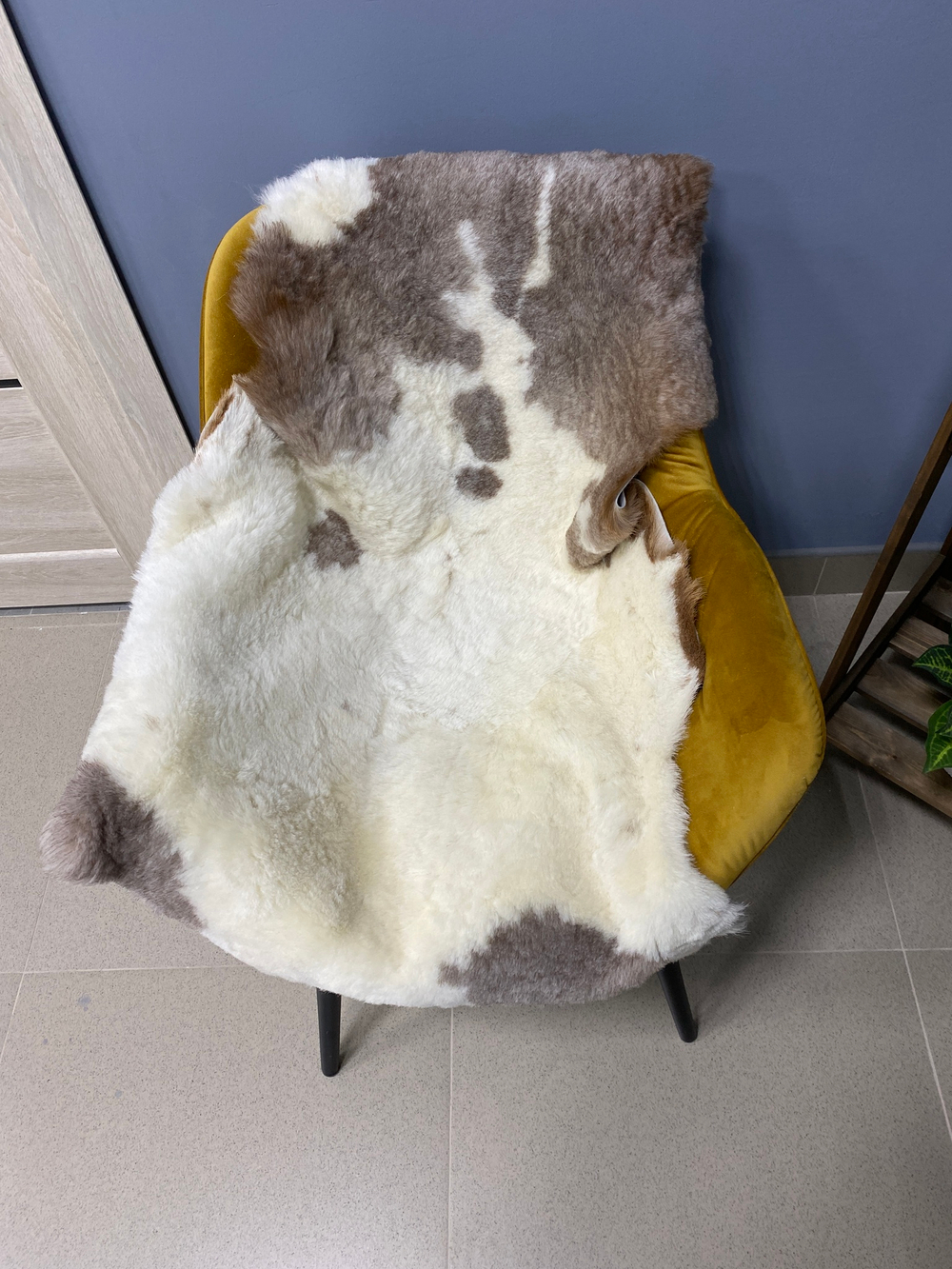Шкура коврик меховой прикроватный овчина, 110х60 см.