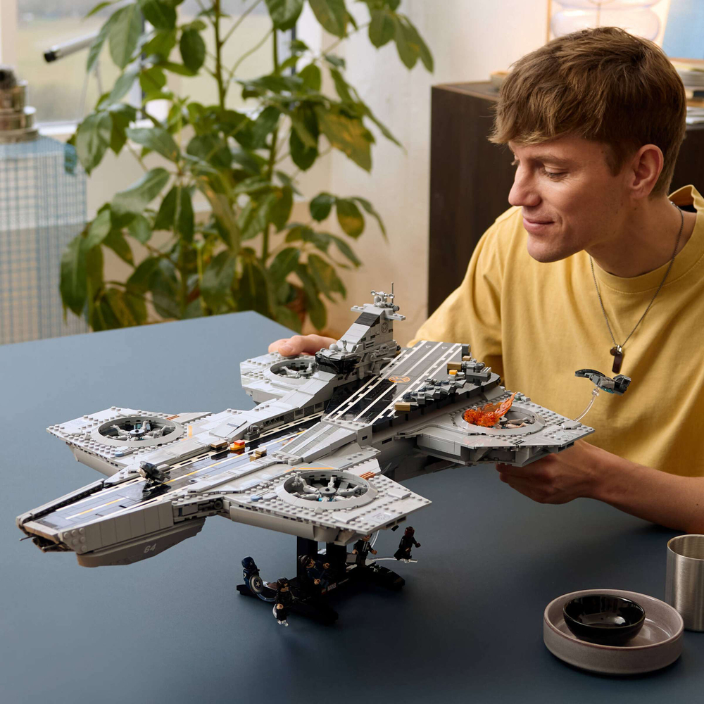 Конструктор LEGO Marvel 76354 S.H.I.E.L.D. Helicarrier