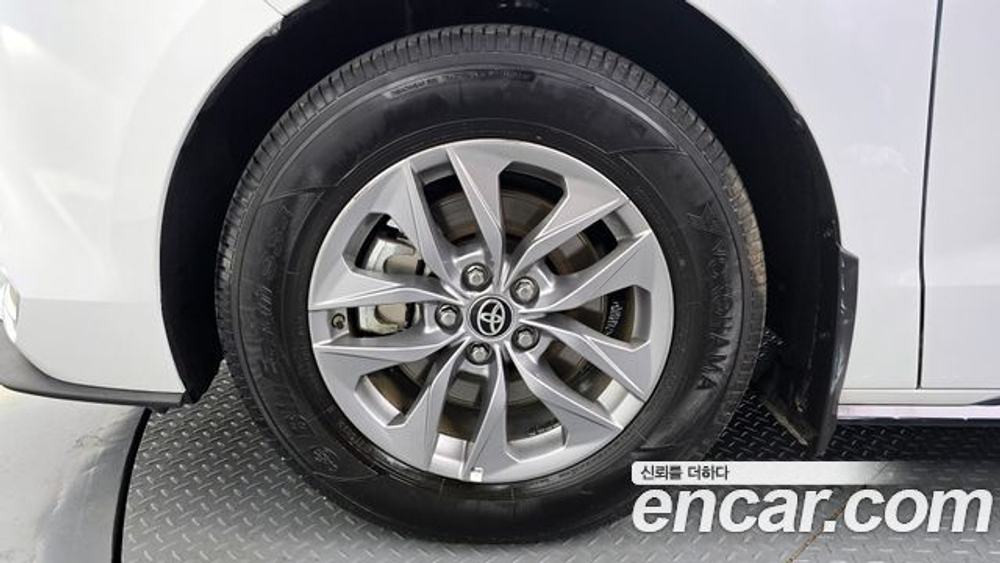 Toyota Sienna 2.5 Hybrid AWD — 2023