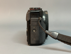 Canon PowerShot G7X Mark II немного пыли внутри объектива