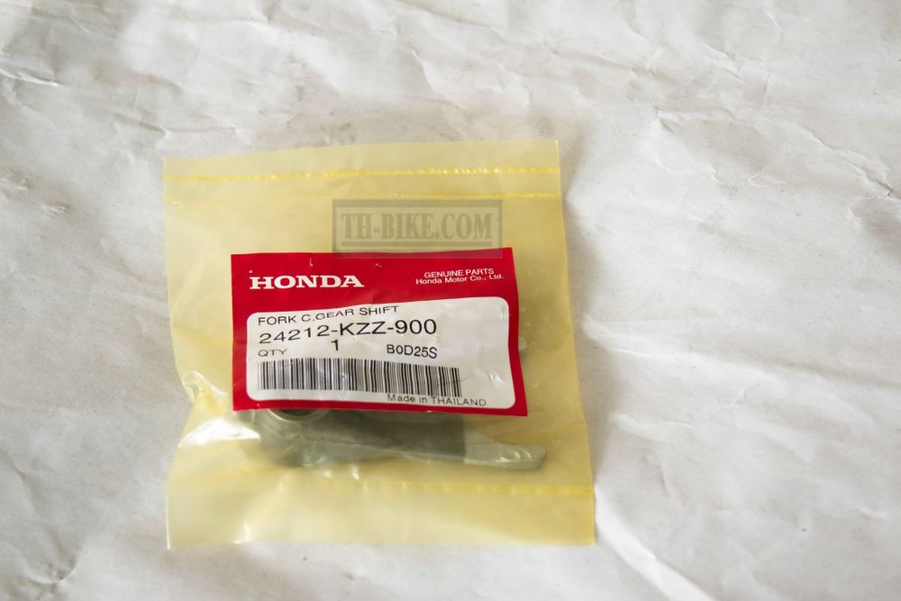 24212-KZZ-900. FORK, CENTER GEARSHIFT. HONDA