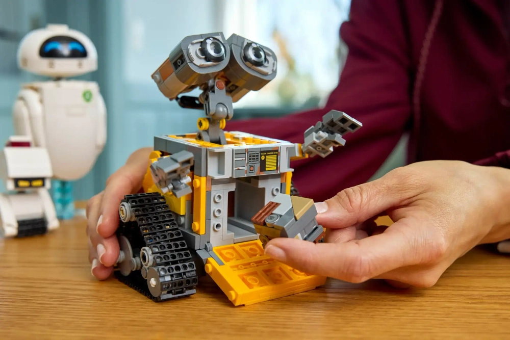 Конструктор LEGO Disney 43279 WALL-E and EVE