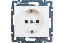 Розетка Legrand Valena с заземлением белый 00761