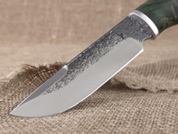 Шкуросъемный нож "Енот", сталь Bohler N690, рукоять зелёная стабилизированная береза