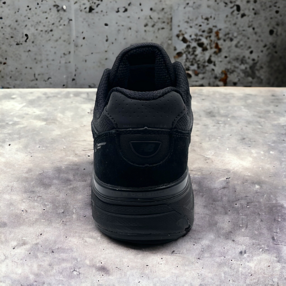 New Balance 990v4 • Black