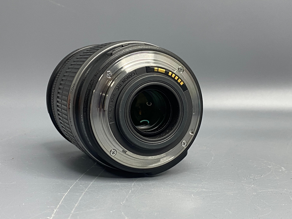 Canon EF-S 18-200mm 3.5-5.6 IS