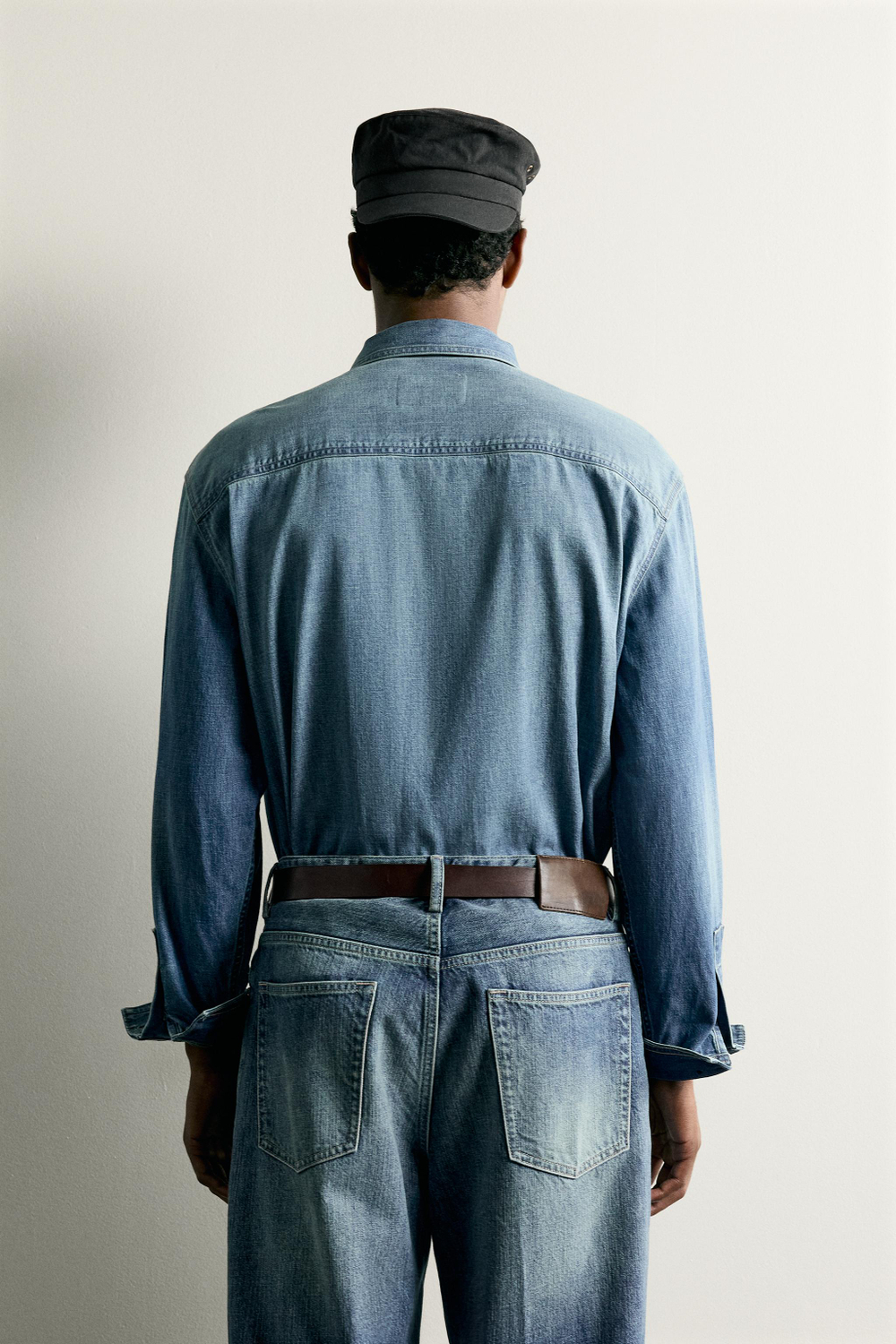 ЛЕГКАЯ ДЖИНСОВАЯ РУБАШКА С ЭФФЕКТОМ ПОТЕРТОСТИ — ZARA · 4470/362