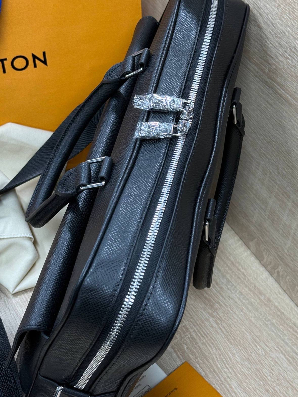 Портфель Louis Vuitton Alex