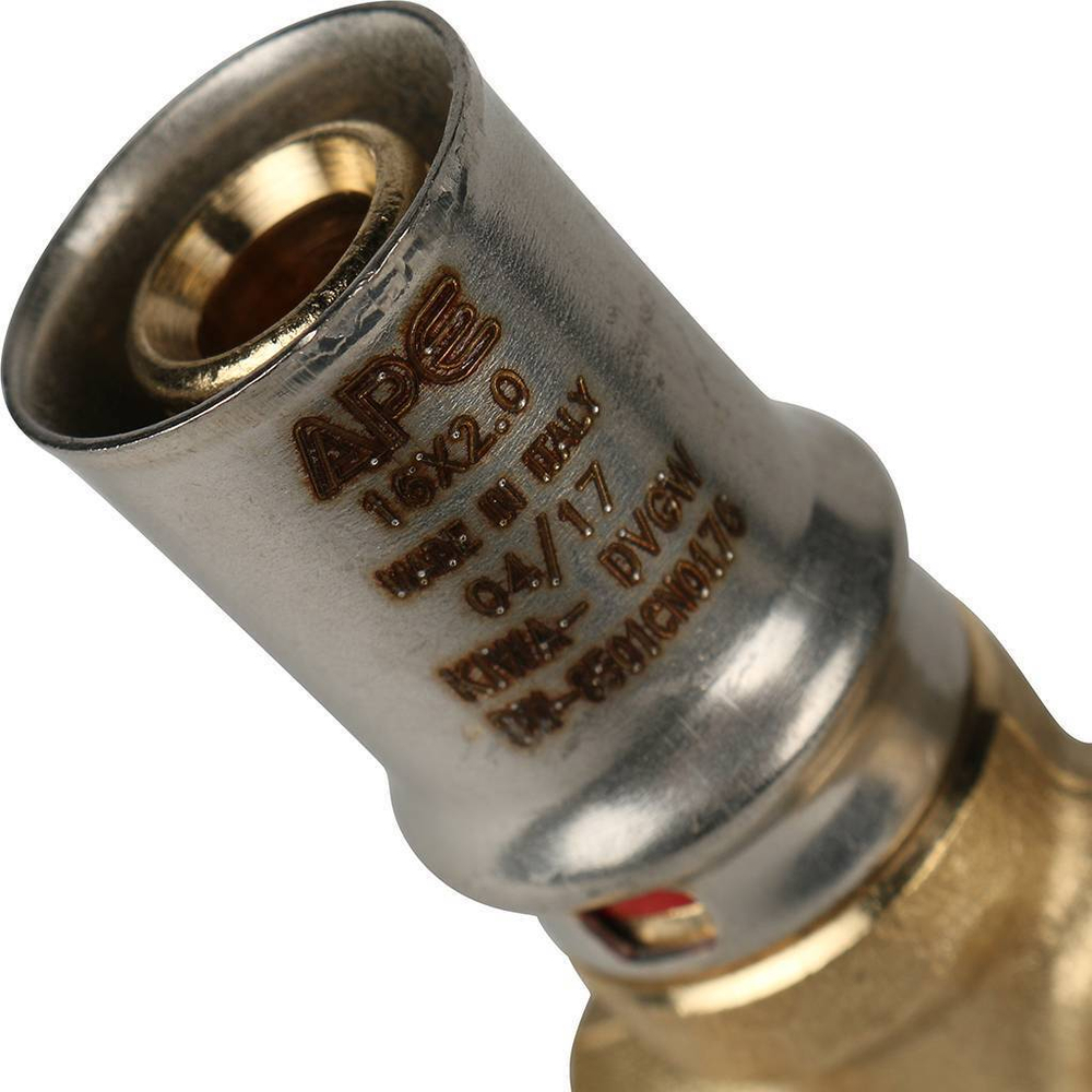 Угольник настенный с креплением короткий 1/2"х16