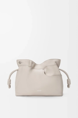 Loewe Сумка-клатч среднего размера Panta Flamenco из блестящей телячьей кожи, экрю