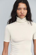 ФУТБОЛКА С КОРОТКИМИ РУКАВАМИ — ZARA