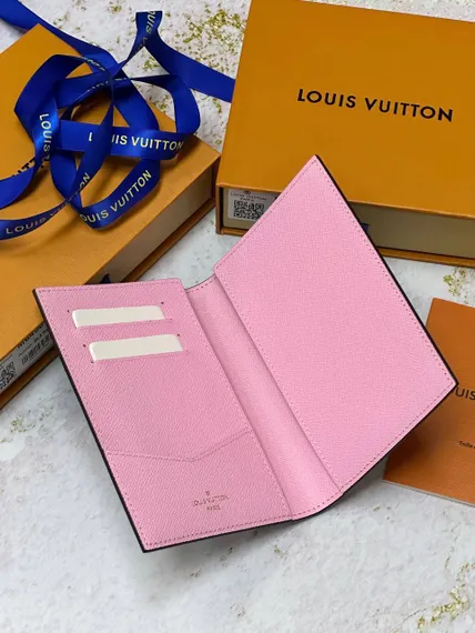 Обложка для паспорта Louis Vuitton Vivienne Skating