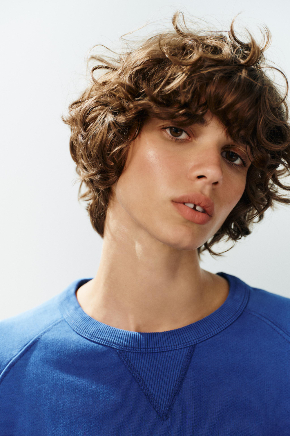 ТОЛСТОВКА С ЭФФЕКТОМ ПОТЕРТОСТИ — ZARA