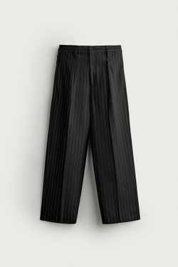 ZARA КОСТЮМНЫЕ БРЮКИ СО СКЛАДКАМИ В ТОНКУЮ ПОЛОСКУ, ЧЕРНЫЙ