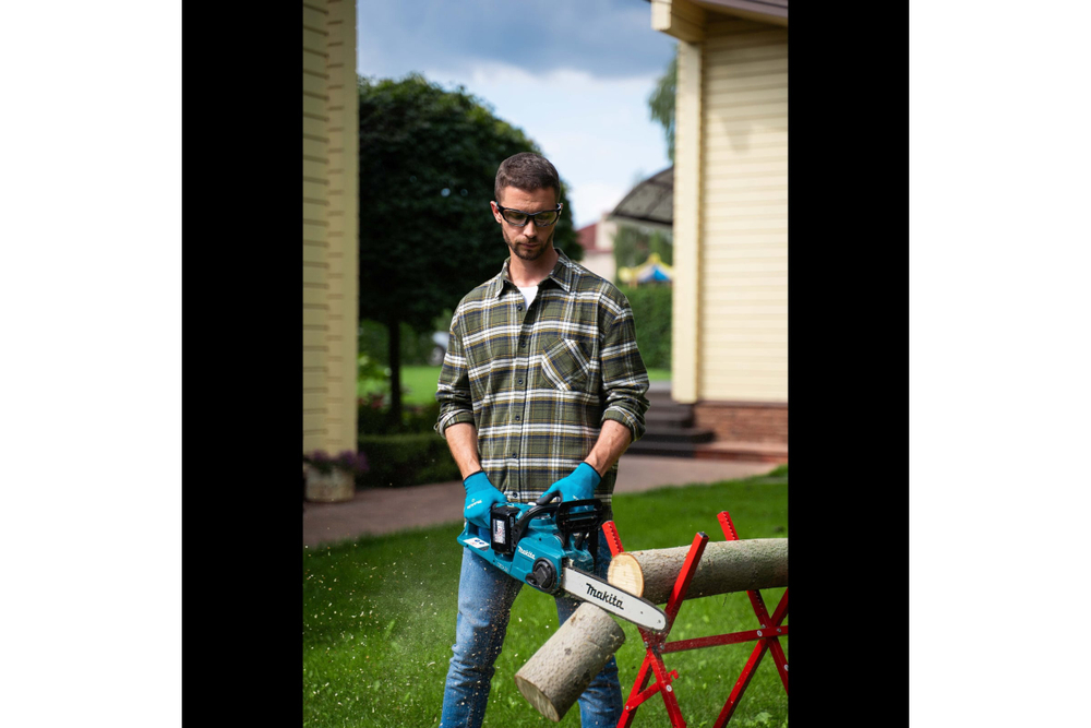 Аккумуляторная цепная пила Makita LXT DUC303Z